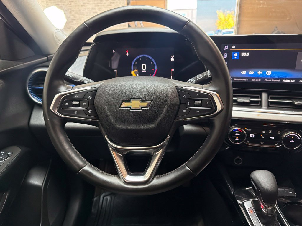 Used 2025 Chevrolet Trax LT w/ LT Convenience Package FWD image 24