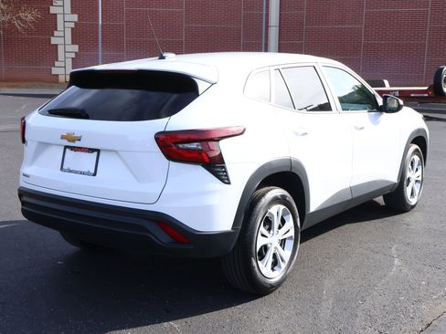 Used 2025 Chevrolet Trax LS image 23