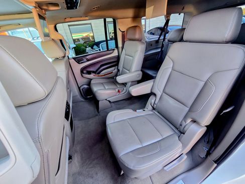 Used 2019 Chevrolet Suburban Premier image 31