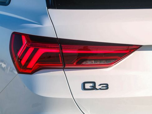New 2025 Audi Q3 2.0T Premium image 11