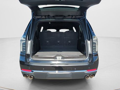 Used 2025 Chevrolet Suburban Premier image 12