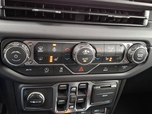 New 2026 Jeep Gladiator Mojave AWD/4WD image 11