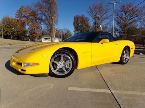 Used 2001 Chevrolet Corvette Convertible w/ Preferred Equipment Group2 image 14
