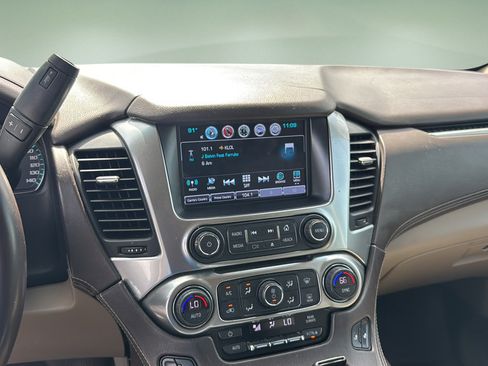 Used 2017 Chevrolet Suburban LT RWD image 11