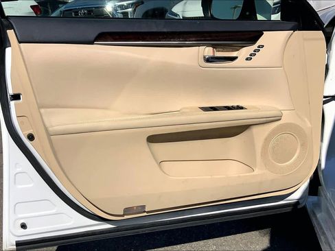 Used 2013 Lexus ES 350 w/ Luxury Pkg image 22