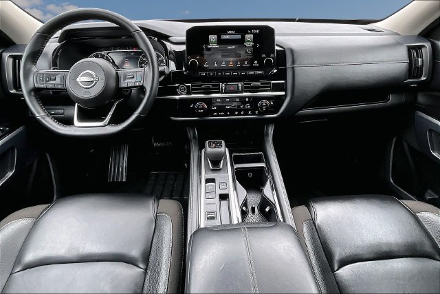 Used 2024 Nissan Pathfinder SL w/ Cargo Package FWD image 7