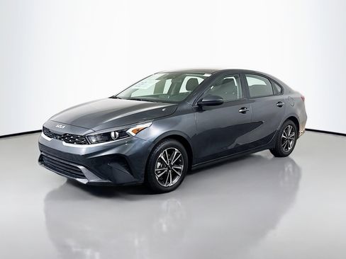 Used 2024 Kia Forte LXS image 4