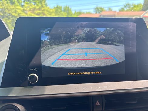 Used 2023 Toyota Prius XLE FWD image 25
