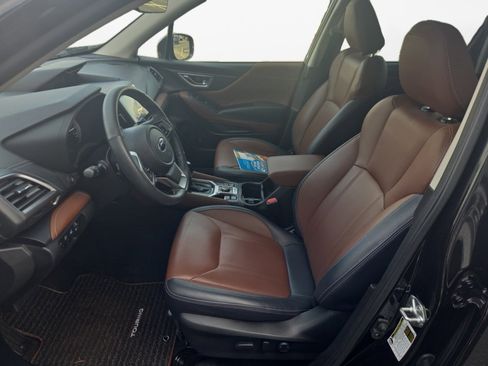 Used 2023 Subaru Forester Touring image 11