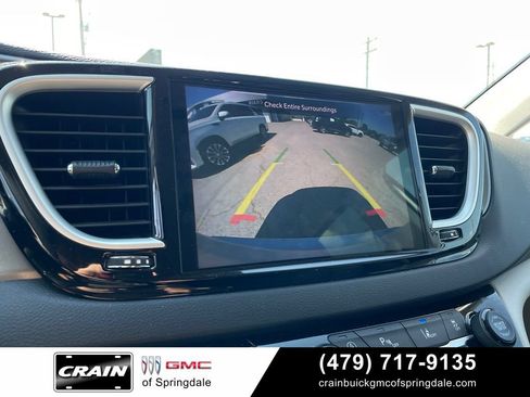 Used 2024 Chrysler Pacifica Touring-L FWD image 18