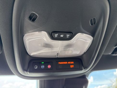 Used 2025 Chevrolet TrailBlazer RS FWD image 37