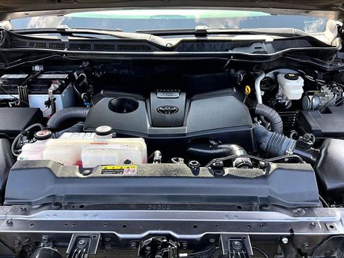 Used 2022 Toyota Tundra SR5 AWD/4WD image 32