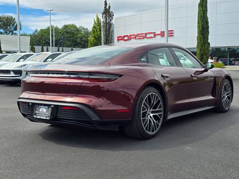 Used 2022 Porsche Taycan RWD image 5
