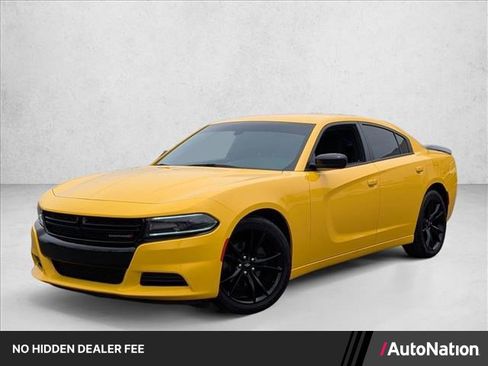 Used 2017 Dodge Charger SE w/ Blacktop Package RWD image 1