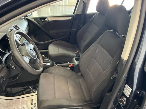 Used 2011 Volkswagen Golf 4-Door FWD image 9