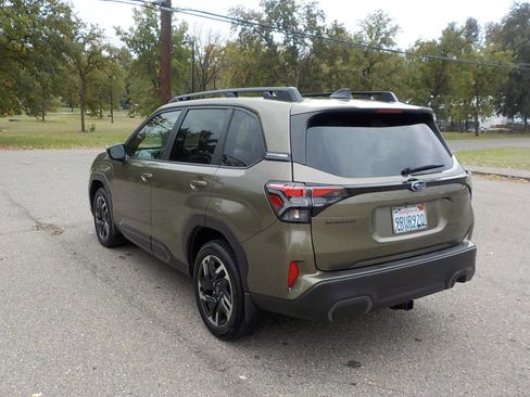 Used 2025 Subaru Forester Limited image 7