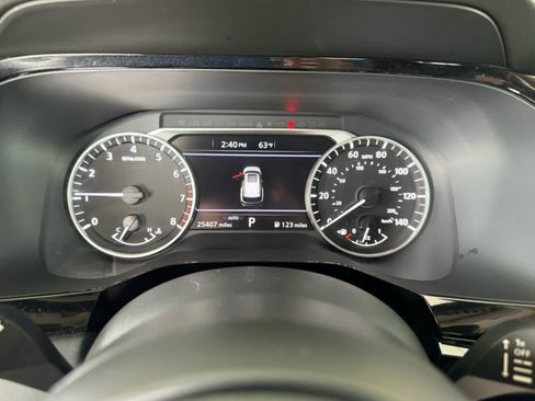 Used 2025 Nissan Pathfinder SV AWD/4WD image 3