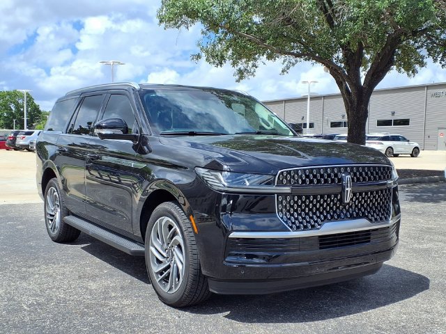 New 2026 Lincoln Navigator Premiere AWD/4WD image 4