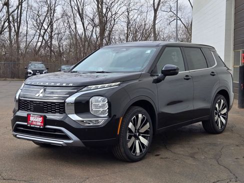 New 2026 Mitsubishi Outlander SE AWD/4WD image 3