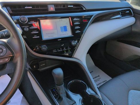 Certified 2020 Toyota Camry LE image 21