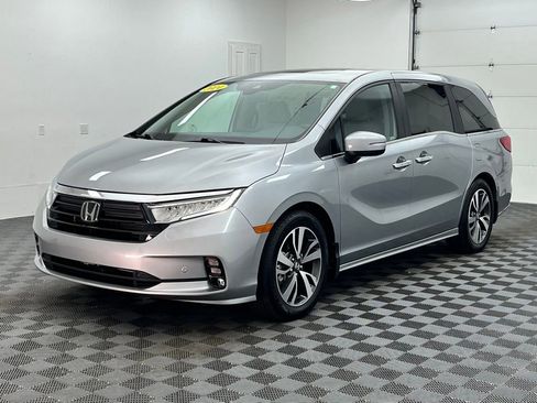 Used 2024 Honda Odyssey Touring image 2
