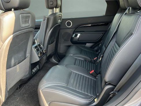 Used 2024 Land Rover Discovery S image 22