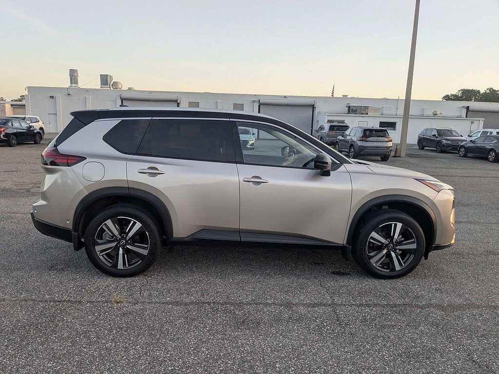 Used 2025 Nissan Rogue SL w/ SL Premium Package AWD/4WD image 4