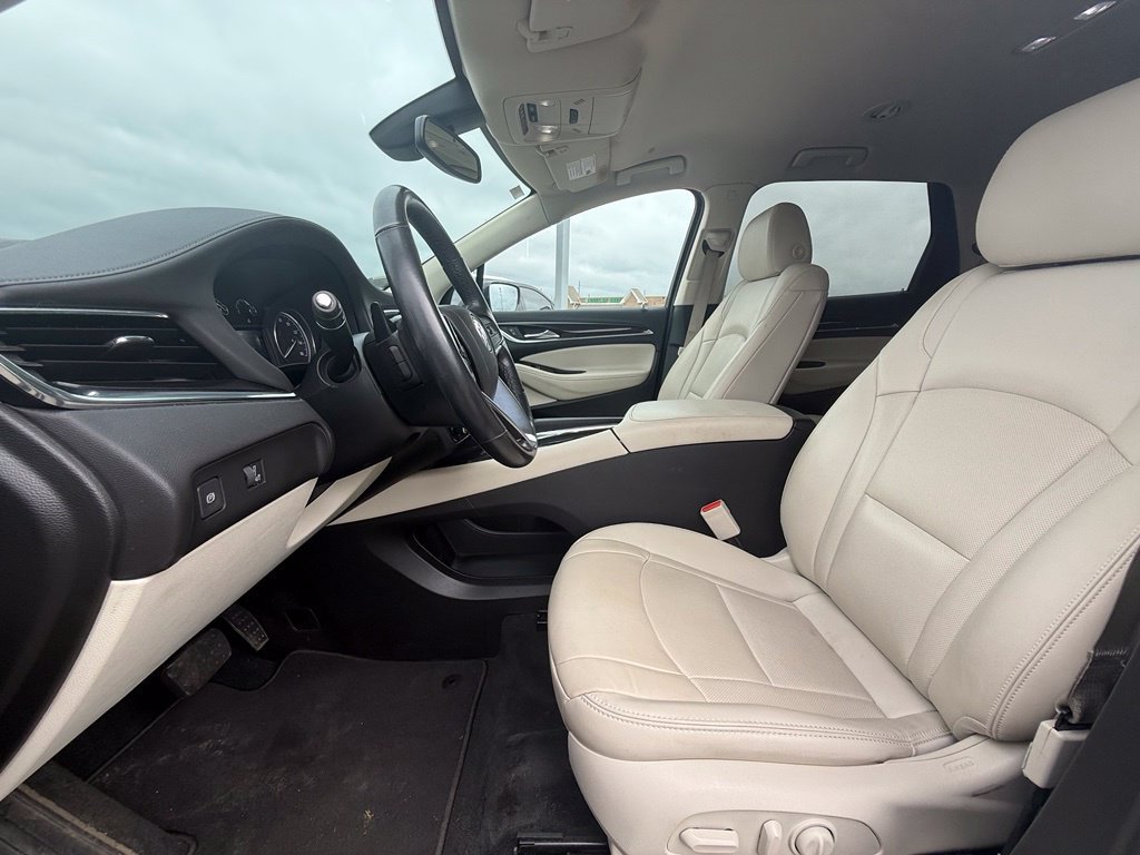 Used 2023 Buick Enclave Essence AWD/4WD image 29