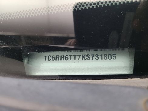 Used 2019 RAM 1500 Classic SLT image 33