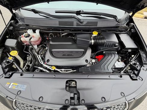 Certified 2024 Chrysler Pacifica Limited image 16