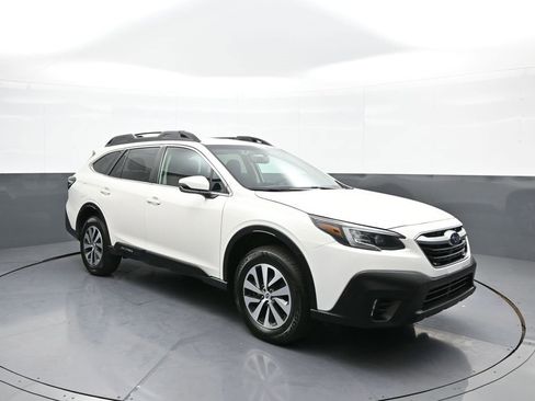 Used 2022 Subaru Outback Premium image 4