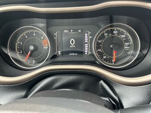 Used 2018 Jeep Cherokee Latitude w/ Safety Group AWD/4WD image 14