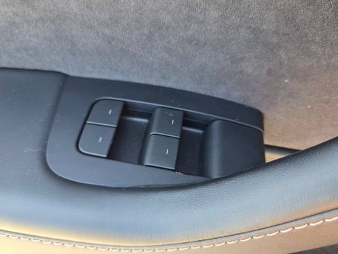 Used 2024 Tesla Model Y Long Range RWD image 29