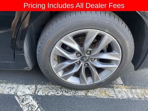 Used 2019 Toyota Avalon XLE w/ Moonroof Package FWD image 3