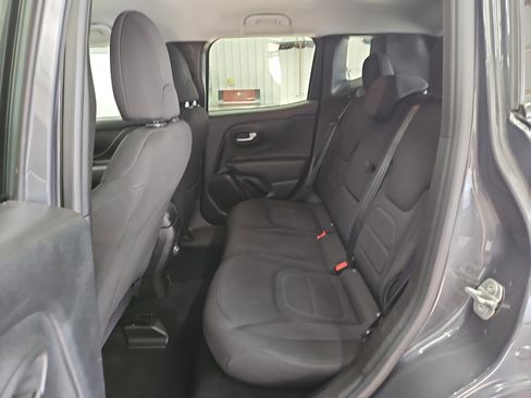 Used 2022 Jeep Renegade Latitude w/ Convenience Group AWD/4WD image 10