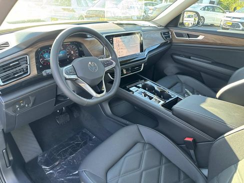 New 2026 Volkswagen Atlas SE image 14