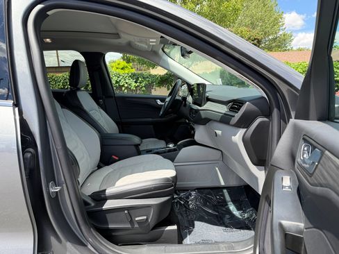 Used 2024 Ford Escape Platinum w/ Premium Technology Package AWD/4WD image 29