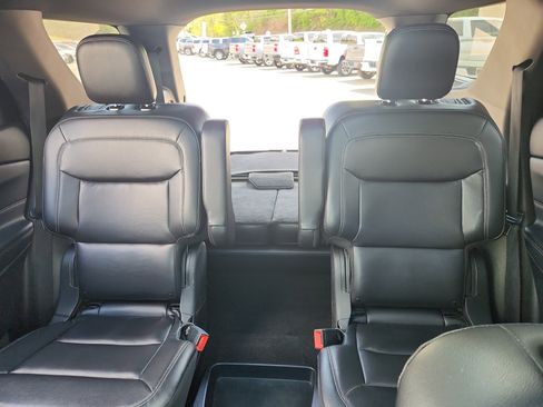 Used 2020 Ford Explorer XLT w/ Equipment Group 202A AWD/4WD image 39