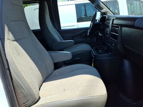 Used 2025 Chevrolet Express 3500 LS RWD image 8