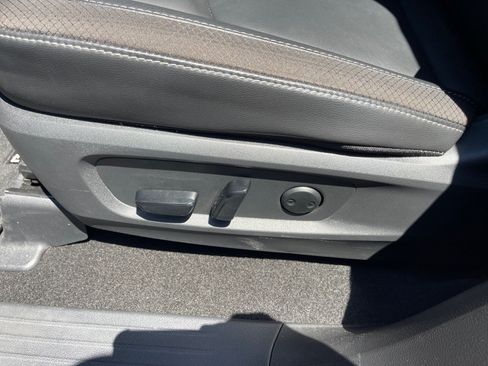 Used 2025 Nissan Pathfinder SL w/ SL Premium Package FWD image 9