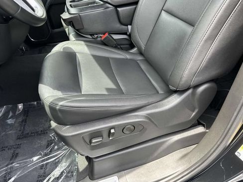 Used 2024 GMC Sierra 1500 SLT AWD/4WD image 10