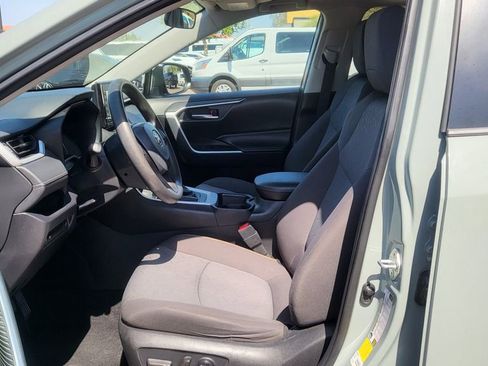 Used 2021 Toyota RAV4 XLE w/ Convenience Package FWD image 25