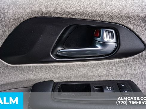 Used 2024 Chrysler Pacifica Touring-L FWD image 50