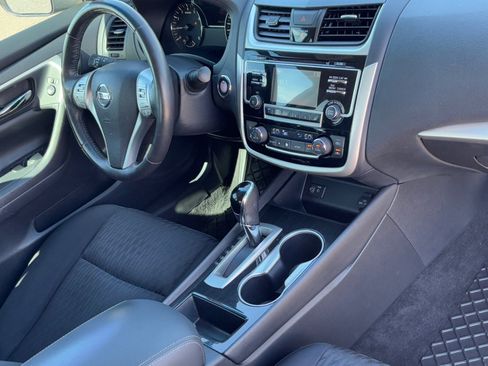 Used 2018 Nissan Altima 2.5 SV image 9