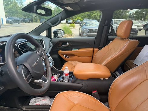 Used 2023 Chrysler Pacifica Pinnacle AWD/4WD image 5