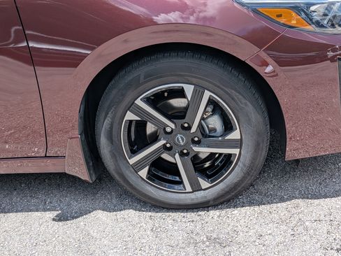 Used 2024 Nissan Sentra SV FWD image 11