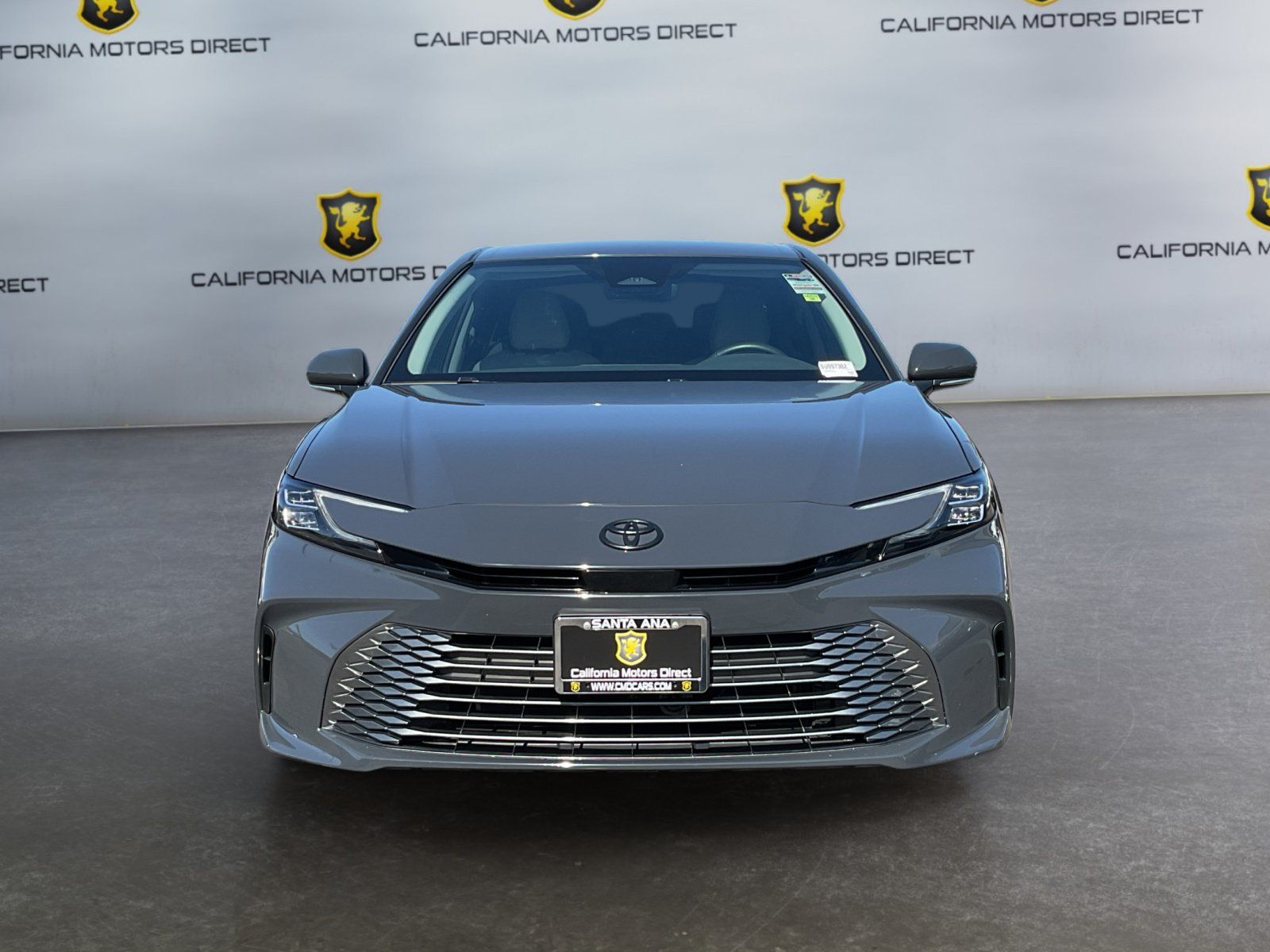 Used 2025 Toyota Camry XLE FWD image 2