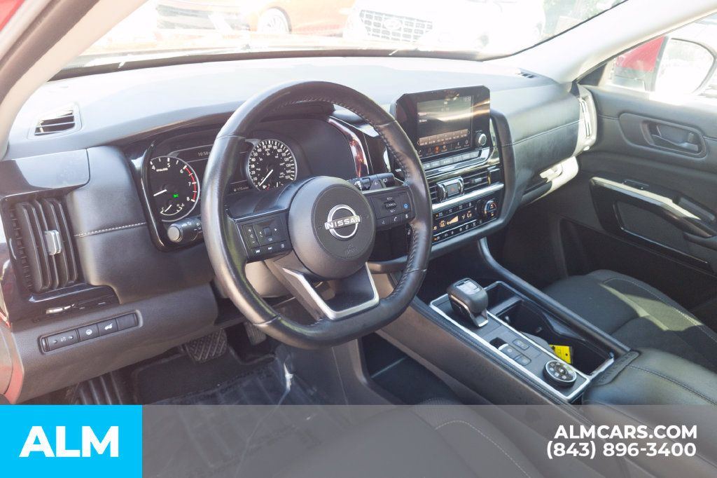 Used 2024 Nissan Pathfinder SV AWD/4WD image 15