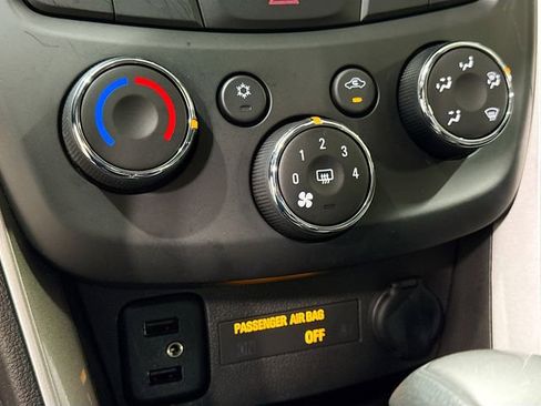 Used 2022 Chevrolet Trax LT w/ LT Convenience Package image 17