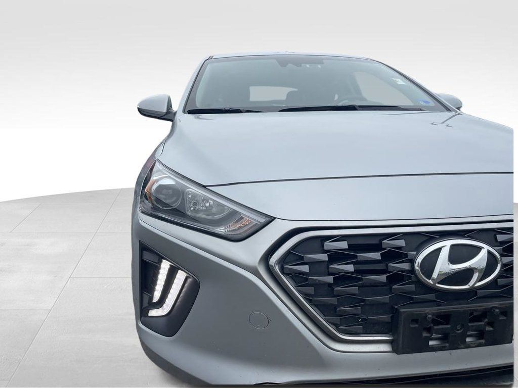 Used 2020 Hyundai Ioniq SE FWD image 19